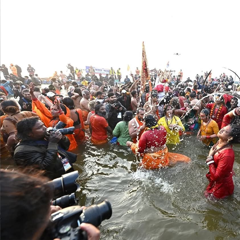 MahaKumbh 2025: तीसरे व अंतिम अमृत स्नान में डुबकी लगाने देश और विदेशी श्रद्धालुओं की भीड़ उमड़ी; देखिए खास तस्वीरें 