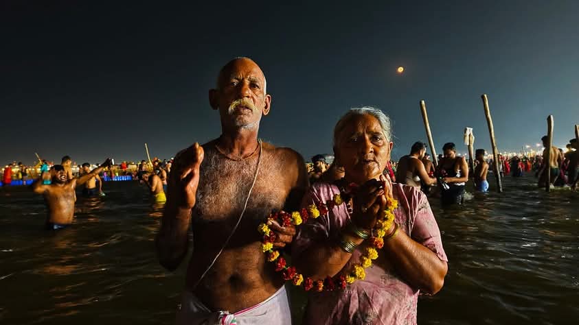MahaKumbh 2025: माघ पूर्णिमा पर त्रिवेणी में डुबकी लगाते श्रद्धालुओं की प्रातः बेला की खास तस्वीरें; देखिए