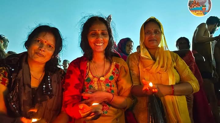 MahaKumbh 2025: माघ पूर्णिमा पर त्रिवेणी में डुबकी लगाते श्रद्धालुओं की प्रातः बेला की खास तस्वीरें; देखिए