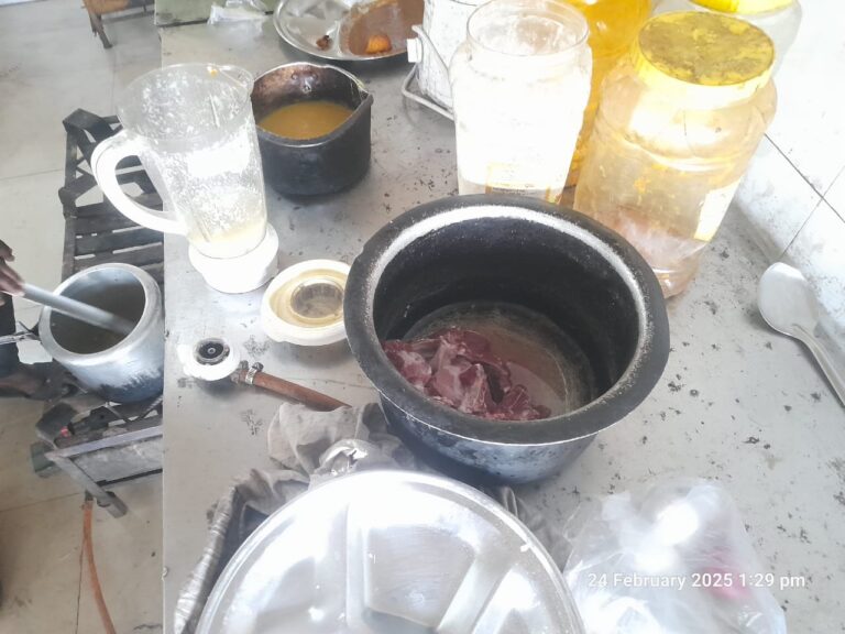 Singrauli News: सिंगरौली में दीनदयाल रसोई में चल रही थी मटन पार्टी; जानिए