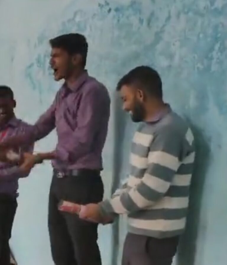 Viral News: सरकारी कॉलेज में बच्चों के साथ टीचर क्लास रूम में खुलेआम बीयर की पार्टी; जाने खबर 