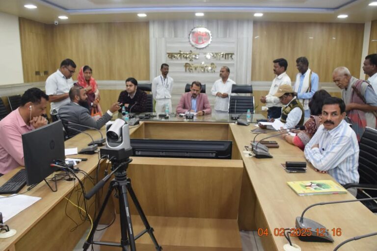 Singrauli News: जनसुनवाई में कलेक्टर ने नेत्र से हीन दिव्यांग बच्ची को चेन्नई में इलाज हेतु आर्थिक सहायता की प्रदान; जानें खबर