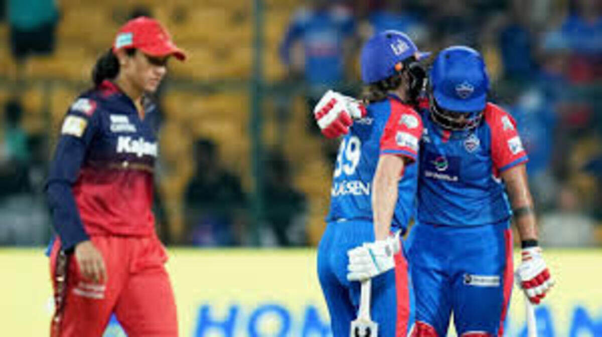 WPL News: विमेंस प्रीमियर लीग में डिफेंडिंग चैंपियन RCB की यह लगातार चौथी हार; जानें खबर