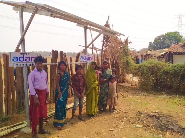 Singrauli News: अदाणी फाउंडेशन के सहयोग से दुर्गम पहाड़ी के बीच स्थित उतानी पाठ गांव में पहुंचेगी सौर बिजली, 30 परिवारों को मिलेगी सहायता; जानिए खबर 