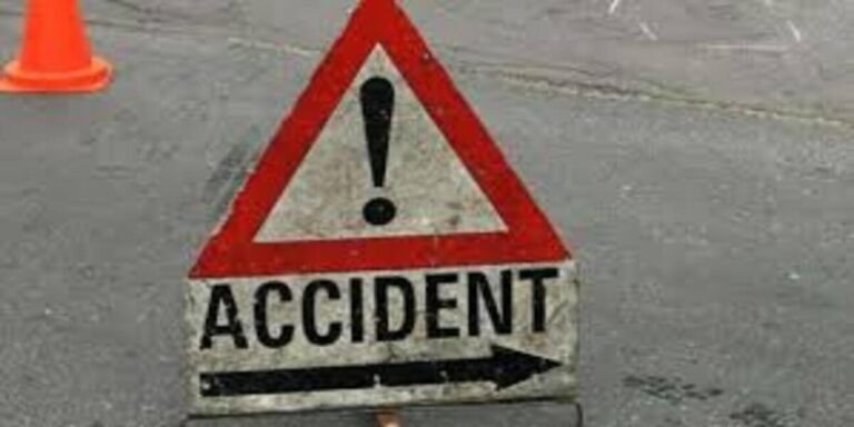 Accident News: बस और ट्रैक्टर की आमने-सामने टक्कर; जानें खबर