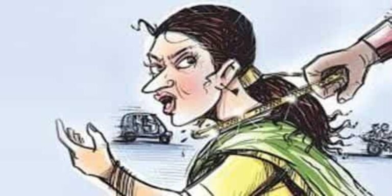 Crime News: चेन झपटमारी करने के लिए आई दो महिलाओं को लोगों ने पकड़ा; जानिए खबर