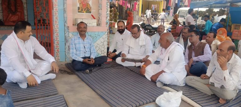 MP News: आम जनता के साथ जनपद सदस्य ने क्यों किया अन्न जल त्याग अंशन; जानिए खबर में 
