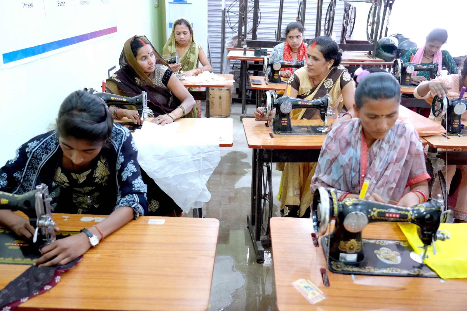 Singrauli News: अदाणी फाउंडेशन के कौशल विकास कार्यक्रम से आत्मनिर्भर बन रही हैं सिंगरौली में स्थानीय महिलाये