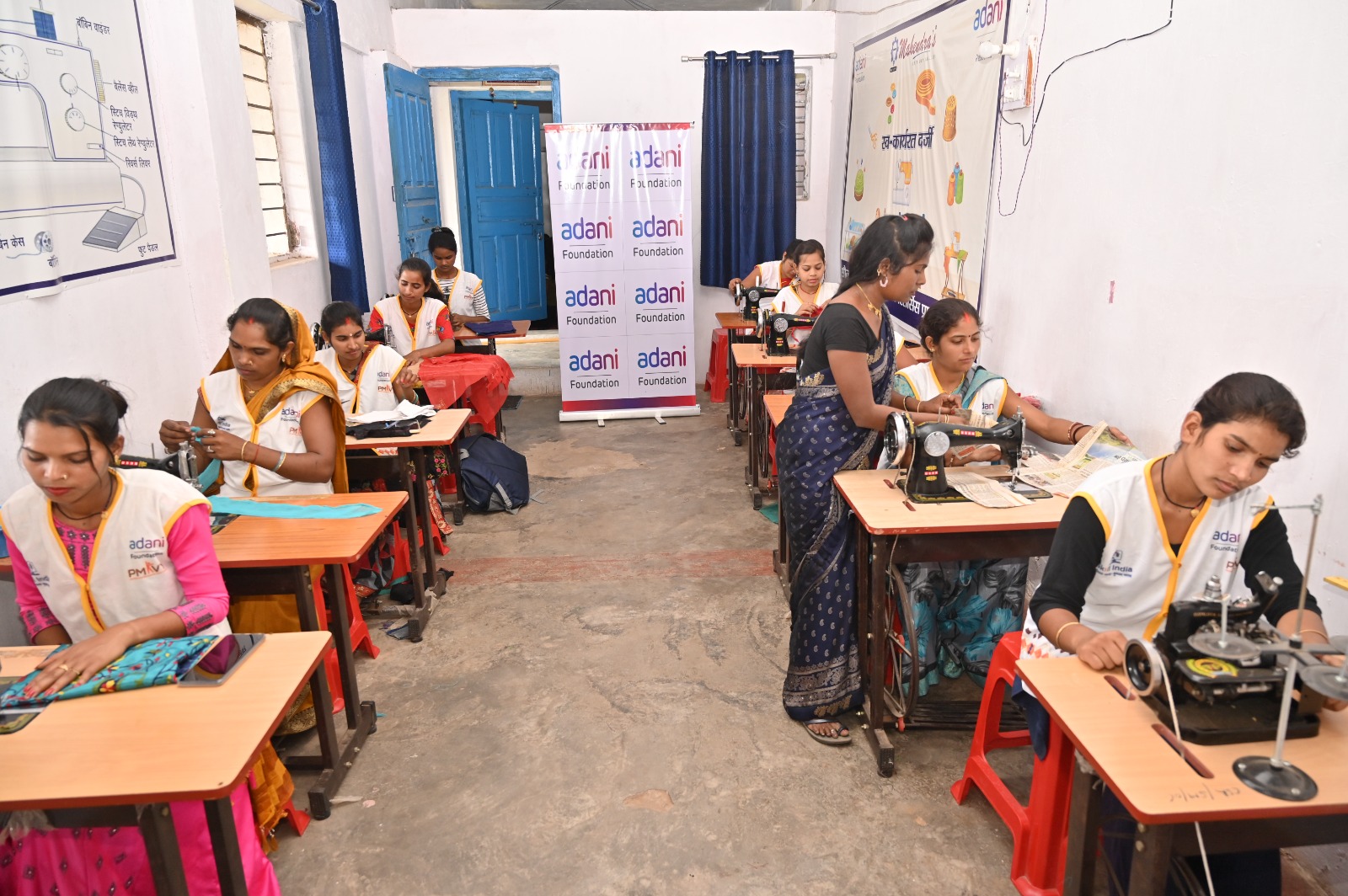 Singrauli News: अदाणी फाउंडेशन के कौशल विकास कार्यक्रम से आत्मनिर्भर बन रही हैं सिंगरौली में स्थानीय महिलाये
