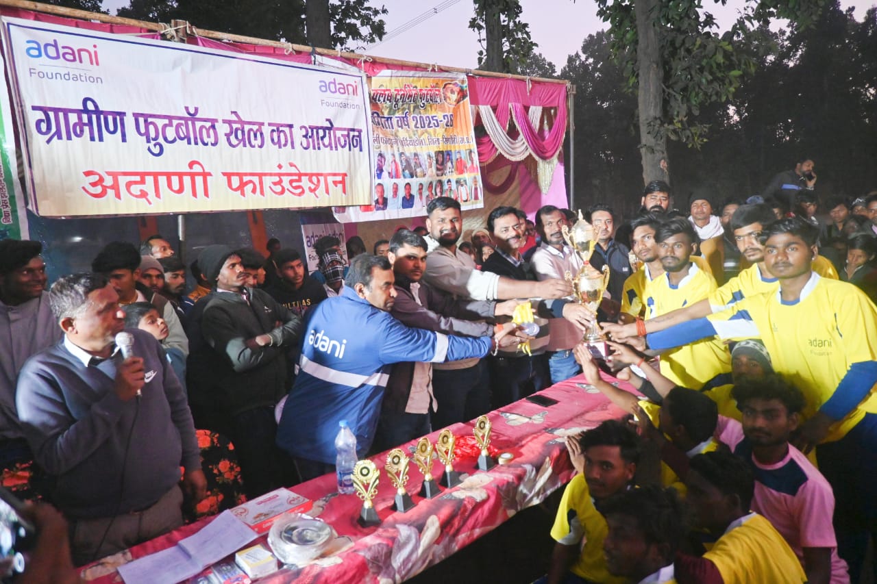 Singrauli News: A seven-day football tournament was organized with the support of Adani Foundation, and Suliyari emerged as the champion.