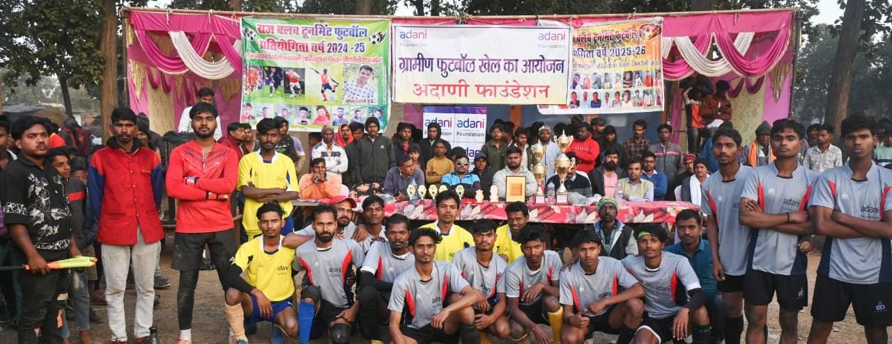 Singrauli News: A seven-day football tournament was organized with the support of Adani Foundation, and Suliyari emerged as the champion.