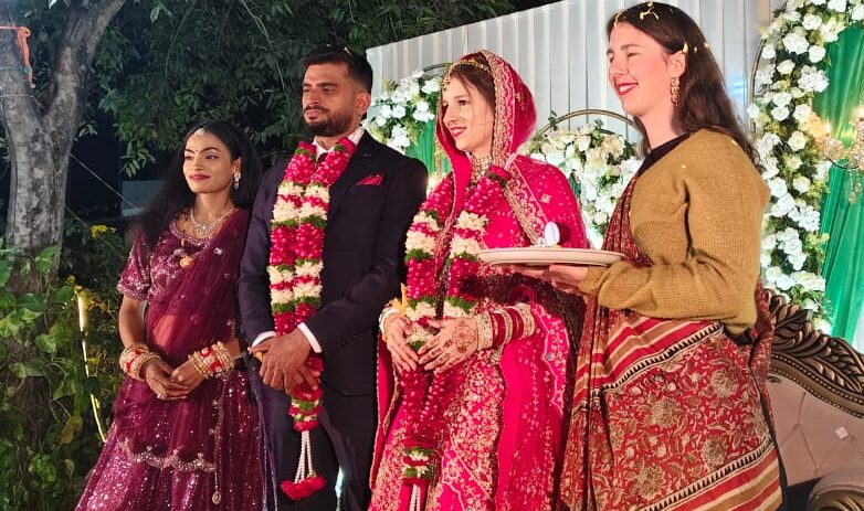 Singrauli News : बेल्जियम में टेनिस खेलते खेलते फ्रांस की लड़की को इंडियन लड़के से हुआ प्यार और फिर सिंगरौली में शादी हुई