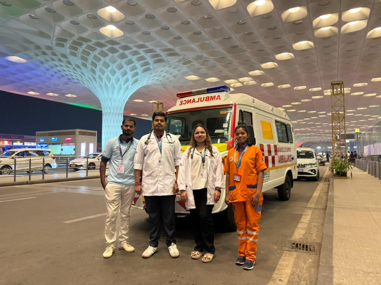 International News: मुंबई एयरपोर्ट स्टाफ ने एंबुलेंस में कराई विदेशी महिला की डिलीवरी; जानिए