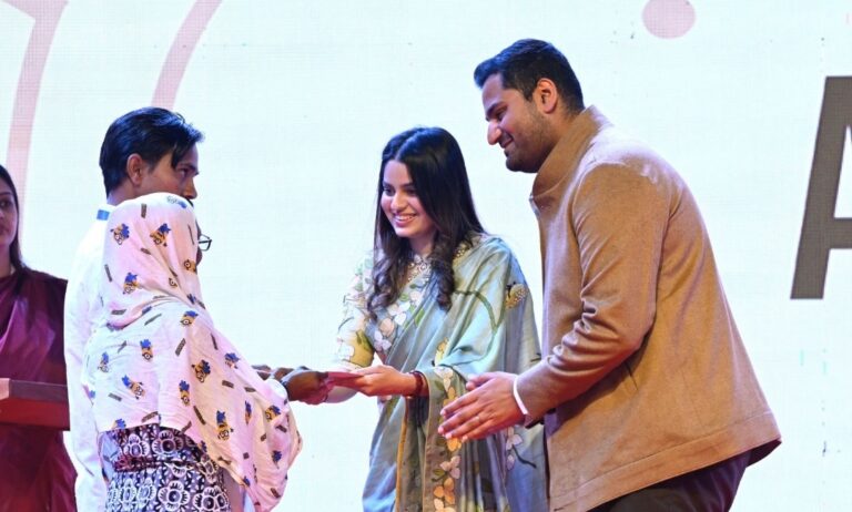 international news : दिव्यांग महिलाओं के साथ दिवा और जीत अदाणी ने मनाई अपनी शादी की पहली सालगिरह; जानिये