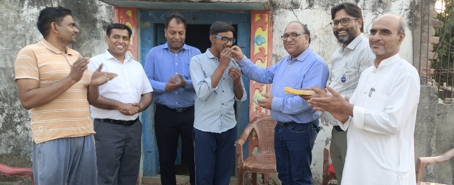 MP बोर्ड रिजल्ट: 10वीं कक्षा में प्रदेश में तीसरा स्थान हासिल कर अवनीश ने सिंगरौली का नाम किया रोशन