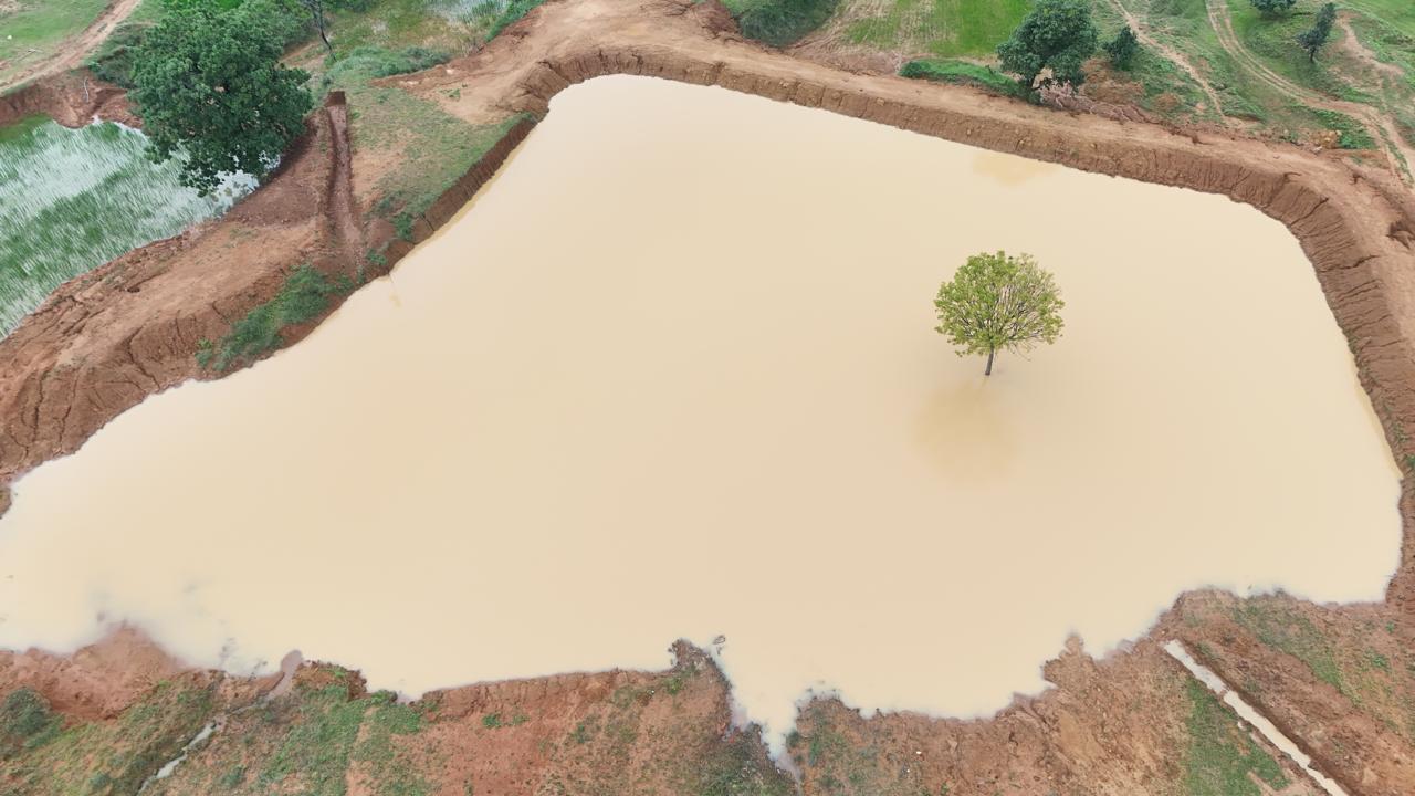 Singrauli News: अदाणी फाउंडेशन की जल संरक्षण की पहल रंग लाई, पानी से लबालब हुए तालाब; जानिए